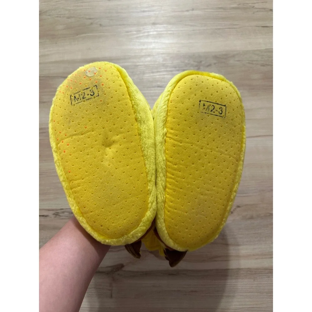 Vintage 2001 Nintendo Pokemon Pikachu plush slippers Size M‎ 2-3